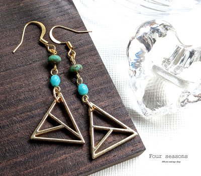 激安アクセサリ・限定400円ピアス・ターコイズブルーの三角ピアス1