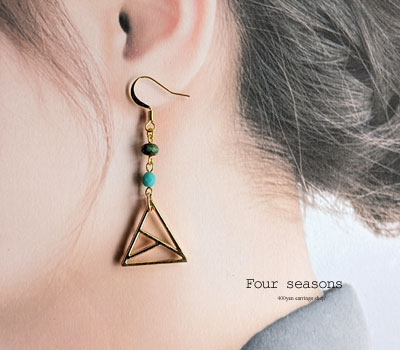 激安アクセサリ・限定400円ピアス・ターコイズブルーの三角ピアス2