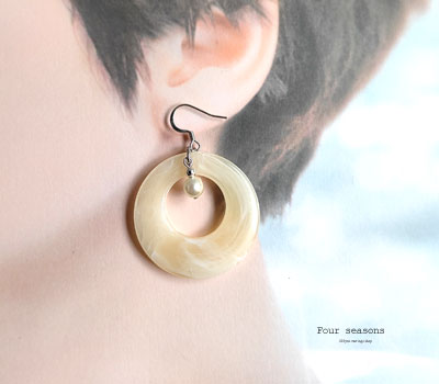 激安アクセサリ・限定400円ピアス・アイボリーのサークルピアス2