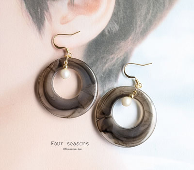 激安アクセサリ・限定400円ピアス・グレーの輪っかピアス2