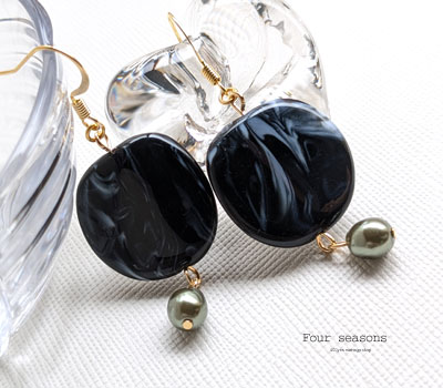 激安アクセサリ・限定400円ピアス・黒のマーブル柄ピアス1