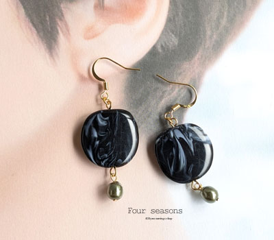 激安アクセサリ・限定400円ピアス・黒のマーブル柄ピアス2