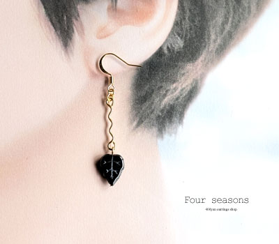 激安アクセサリ・限定400円ピアス・ツイストと葉っぱのピアス・黒2